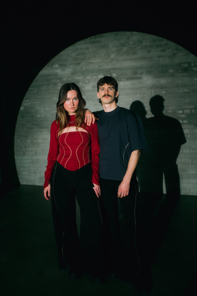Models posing in a red outfit infront of a wall, outfits made by atelier dreisieben, schneiderei hamburg