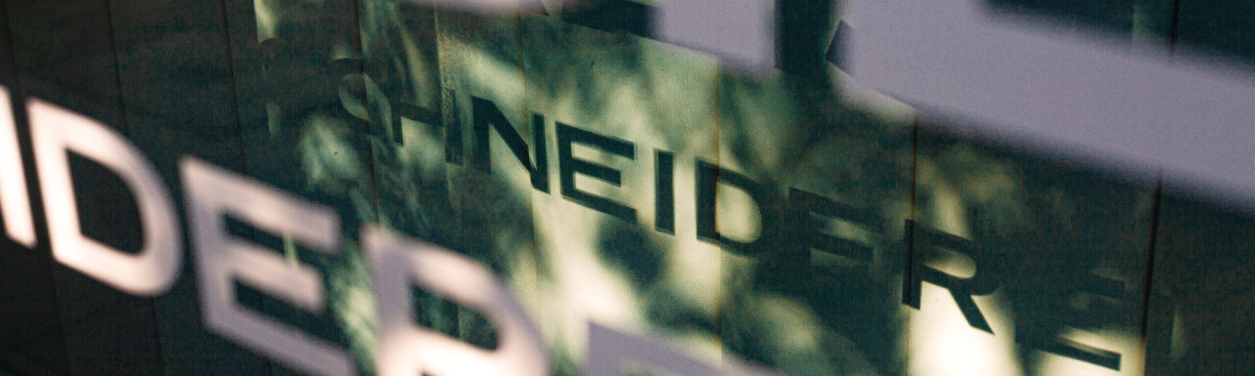 Schaufenster von Schneiderei Atelier DREISIEBEN in Hamburg St. Pauli, Maßschneiderei, Serienproduktion, Einzelanfertigungen